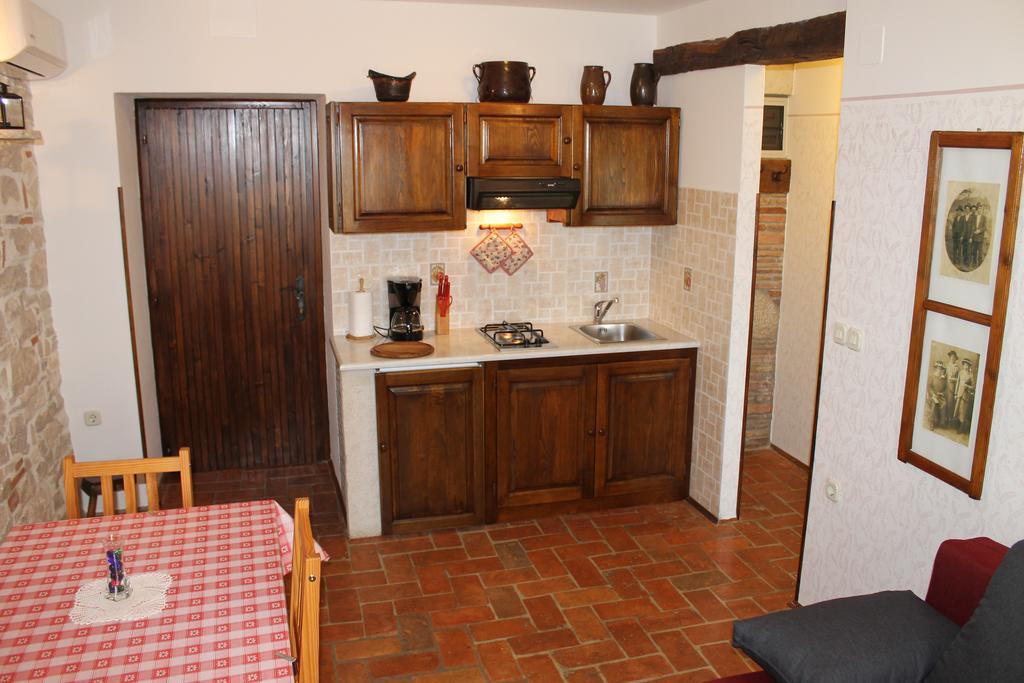 Apartments Mestri Ґрожнян Екстер'єр фото